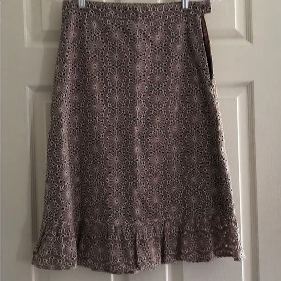 Taupe lace skirt with ruffle hem - Picture 1 of 6